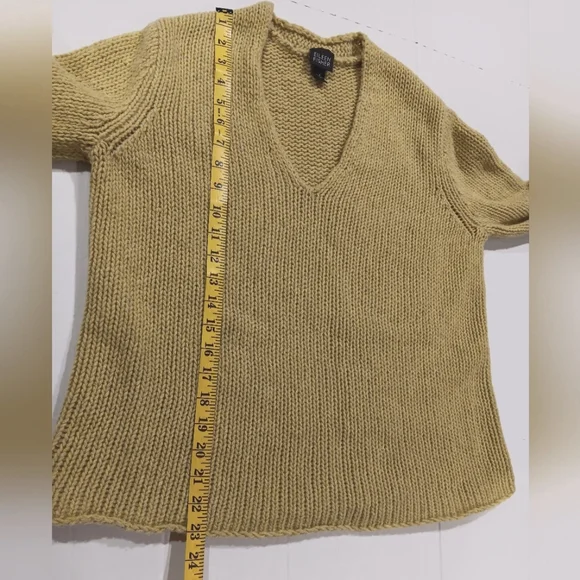 Eileen Fisher Women's (Size L) Green V-Neck Italian Yarn Sweater - Picture 8 of 8